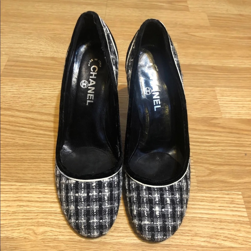 Chanel Velvet Houndstooth Pumps 39/8